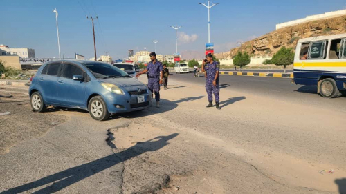 حملة أمنية تستهدف المركبات و الدراجات النارية غير المرقمة بالمكلا