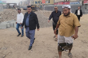 مدير عام المنصورة يتفقد مستوى إنجاز مشروع إنشاء “حديقة الزهور” بشارع التسعين