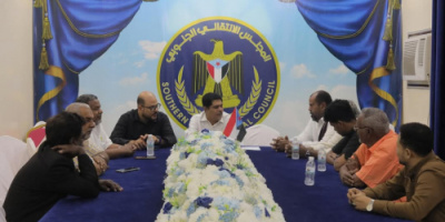 رئيس انتقالي حضرموت يؤكد وقوفه إلى جانب الشباب باعتبارهم عماد المجتمع