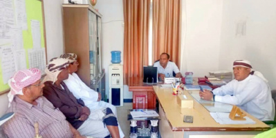 اللجنة المحلية بمركز الواسطة بـ انتقالي تريم تتفقد سير العملية التعليمية في مدرسة الواسطة للبنين