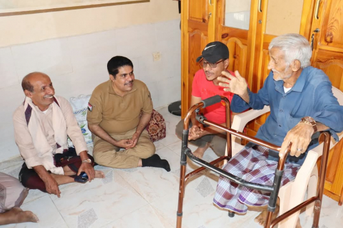 رئيس انتقالي حضرموت يشيد بالأدوار النضالية للمناضلين القدامى ضد الاحتلال اليمني بالمكلا