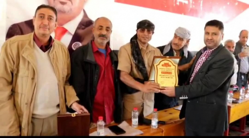 مدير عام الشعيب الجعفري يكرم المدير السابق “العدي” نظير جهوده وتفانيه في خدمة المديرية مدير عام الشعيب الجعفري يكرم المدير السابق “العدي” نظير جهوده وتفانيه في خدمة المديرية