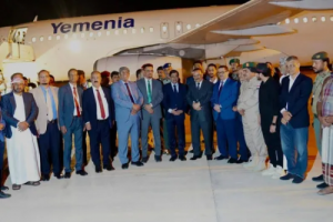 البحسني يشهد استئناف الرحلات بين مطاري الريان والقاهرة