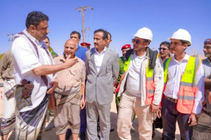 المحافظ بن الوزير يتفقد سير الأعمال الإنشائية للمحطة التحويلية لمشروع الطاقة الشمسية