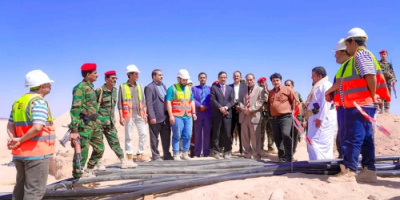 المحافظ بن الوزير يدشن المحطات الفرعية وأعمدة الألواح الشمسية لمشروع الطاقة الاستراتيجي