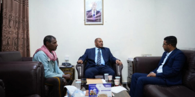 محافظ سقطرى يطلع على استعدادات مسابقة إطلاق  الحمام الزاجل من سقطرى إلى حضرموت