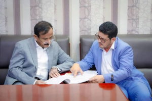 المحافظ بن الوزير يناقش خطة صندوق الطرق، ويؤكد ان العام 2025م سيشهد نقلة في مشاريع الطرقات