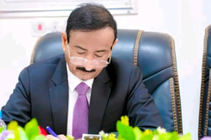 المحافظ بن الوزير يوجّه باعتماد 100 مليون ريال شهريًا حوافز للمعلمين