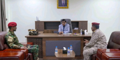 اللواء البحسني يشيد بشجاعة البطل اليميني ويوجه بإعادته للخدمة العسكرية