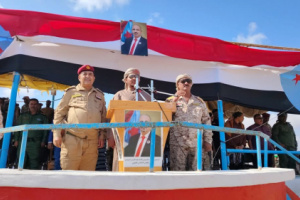 المحافظ الثقلي يدشن العام التدريبي الجديد باللواء الأول مشاه بحري ويشيد بجاهزيته القتالية