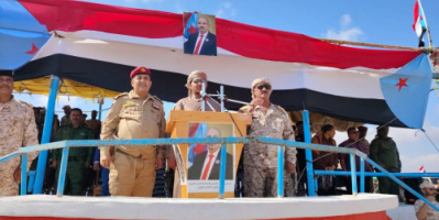 المحافظ الثقلي يدشن العام التدريبي الجديد باللواء الأول مشاه بحري ويشيد بجاهزيته القتالية