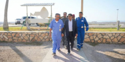 عقب زيارته .. البحسني يتوعد بمحاسبة مهربي نفط الضبة
