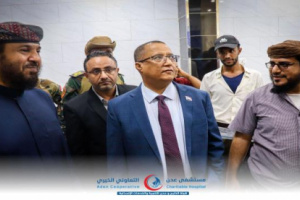 رئيس الهيئة السياسية في المجلس الانتقالي يزور مستشفى عدن التعاوني الخيري