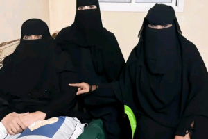 إدارة المرأة بانتقالي حضرموت تطمئن على صحة فاطمة بن دهري