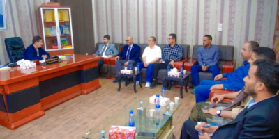 المحافظ بن الوزير يناقش مع قيادة شركة الاستثمارات النفطية سبل النهوض بأوضاع الشركة