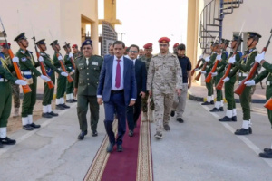 اللواء البحسني يدشن الفصل الدراسي الثاني بكلية الشرطة بحضرموت