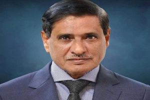 البحسني يطمئن على صحة الكاتب صالح باعامر
