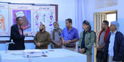 انتقالي وادي وصحراء حضرموت يدشن توزيع الوسائل التعليمية على المدارس