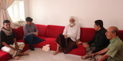 رئيس انتقالي حضرموت يطمئن على صحة الأديبان الدكتور عبدالله البار والدكتور عبده بن بدر