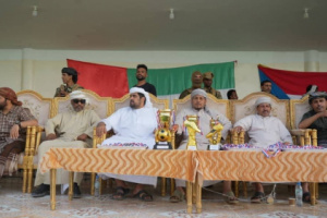محافظ سقطرى يتوج نادي النصر ببطولة السلطان علي بن عفرار لكرة القدم للأندية