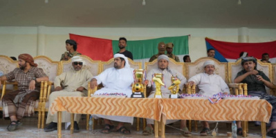 محافظ سقطرى يتوج نادي النصر ببطولة السلطان علي بن عفرار لكرة القدم للأندية