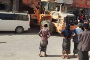 لجنة الخدمات في شبوة تواصل إزالة البسطات العشوائية