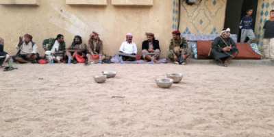 بتكليف محافظ شبوة.. الشيخ لحمر والحجري ينجحون في وقف الاشتباكات بين المرازيق