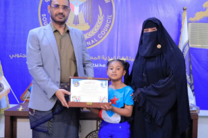 انتقالي وادي وصحراء حضرموت يكرّم الطفلة شاهندا عسيلة تقديرًا لمشاركتها النضالية