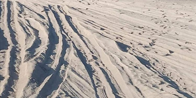 بينهم أطفال ونساء.. إنقاذ 47 مسافرًا من الموت عطشًا في صحراء الرويك