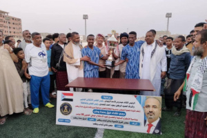 رئيس انتقالي المكلا يتوج فريق أحقاف المنقذ ببطولة دوري فقداء وحدة روكب لكرة القدم
