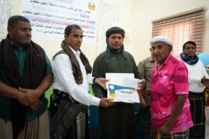 بحضور المحافظ الثقلي.. النقابة العامة للمهن التعليمية والتربوية تكرم المعلمين والمعلمات القدامى