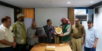 قيادة السلطة المحلية والانتقالي بالضالع يكرمان مدير مركز الملك سلمان فرع عدن 