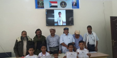 رئيس انتقالي سرار يكرم طلاب مدرسة الفقيد الشيخ محمد زين بدر الفائزين في مسابقة الحساب الذهني بأبين