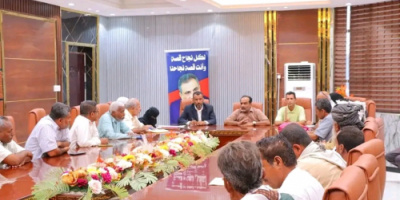 مدير عام خور مكسر يلتقي بأعضاء اللجان المجتمعية