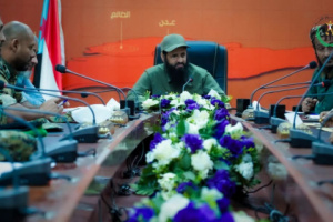 العميد الوالي يترأس اجتماعًا مع مدراء العلاقات العامة لقوات الحزام الأمني