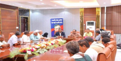 مدير عام خور مكسر يناقش مع اللجان المجتمعية قضايا الأحياء السكنية
