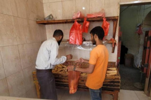 العاصمة عدن .. مكتب الصناعة بصيرة يحيل 3 مخابز مخالفًة لوزن الروتي المحدد