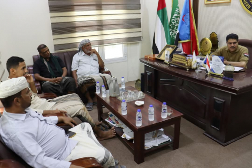 رئيس تنفيذية انتقالي حضرموت يطلع على أعمال مؤسسة شموخ للأعمال الإنسانية والتنموية رئيس تنفيذية انتقالي حضرموت يطلع على أعمال مؤسسة شموخ للأعمال الإنسانية والتنموية