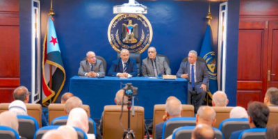 الرئيس الزُبيدي يترأس اجتماعًا موسعًا لقيادات المجلس الانتقالي الجنوبي