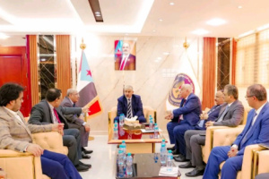 الرئيس الزُبيدي يرأس اجتماعًا لمناقشة أوضاع الكهرباء في العاصمة عدن خلال شهر رمضان