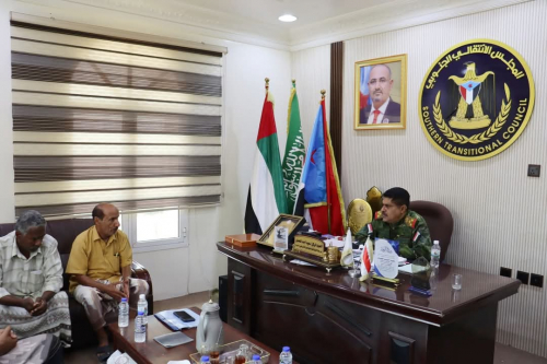 رئيس انتقالي حضرموت يطلع على أوضاع مدينة المكلا ويؤكد دعمه لتسهيل مهام تنفيذيتها