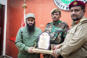 العميد الوالي يُكرم العميد فهد المرفدي تقديرًا لجهوده في مكافحة الإرهاب وحفظ الأمن