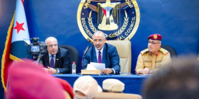 الرئيس الزُبيدي يرأس اجتماعا موسعا للقادة العسكريين والأمنيين الجنوبيين