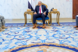 الرئيس الزُبيدي يؤكد أهمية رفع قدرات خفر السواحل وتعزيز الأمن البحري