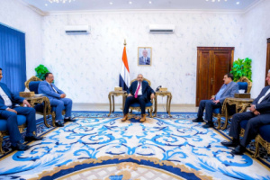 الرئيس الزُبيدي يطّلع على نشاط مصلحة الجمارك وأمن المنطقة الحرة