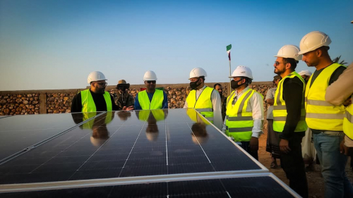 محافظ سقطرى الثقلي يطلع على سير الأعمال التجهيزية لمحطتي نور زايد 5 و6 في منطقتي موري وعلامة محافظ سقطرى الثقلي يطلع على سير الأعمال التجهيزية لمحطتي نور زايد 5 و6 في منطقتي موري وعلامة