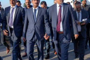 الرئيس الزُبيدي يصل شبوة ويدشّن العمل رسميًا بمطار عتق بعد توقف دام 10 سنوات
