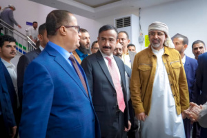 الرئيس الزُبيدي يتفقد مستشفى الهيئة بشبوة ويطّلع على مستوى الإنجاز في مشروع الجامعة