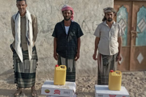 انتقالي أحور يدشن توزيع السلال الغذائية للأسر ألاشد فقرا بالمديرية