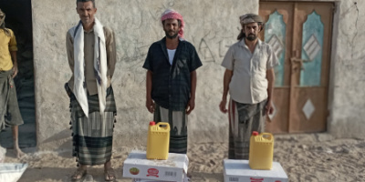 انتقالي أحور يدشن توزيع السلال الغذائية للأسر ألاشد فقرا بالمديرية
